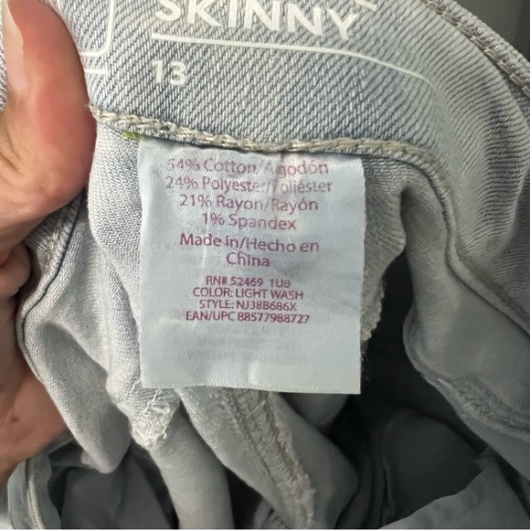 No boundaries distressed light wash skinny jeans in size 13 - Picture 10 of 12